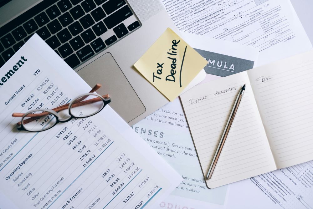 Account vs Bookkeeper – Who Does What?